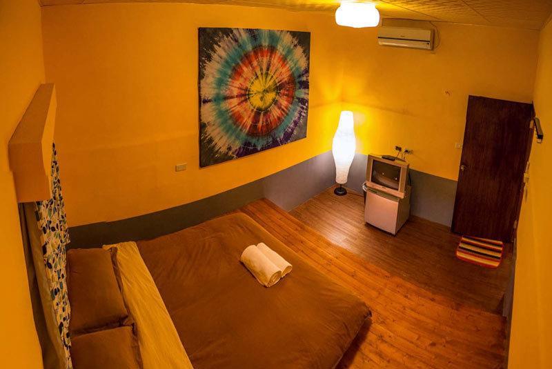 Rainbow Wave Surfing Hostel Heng-ch'un Rom bilde
